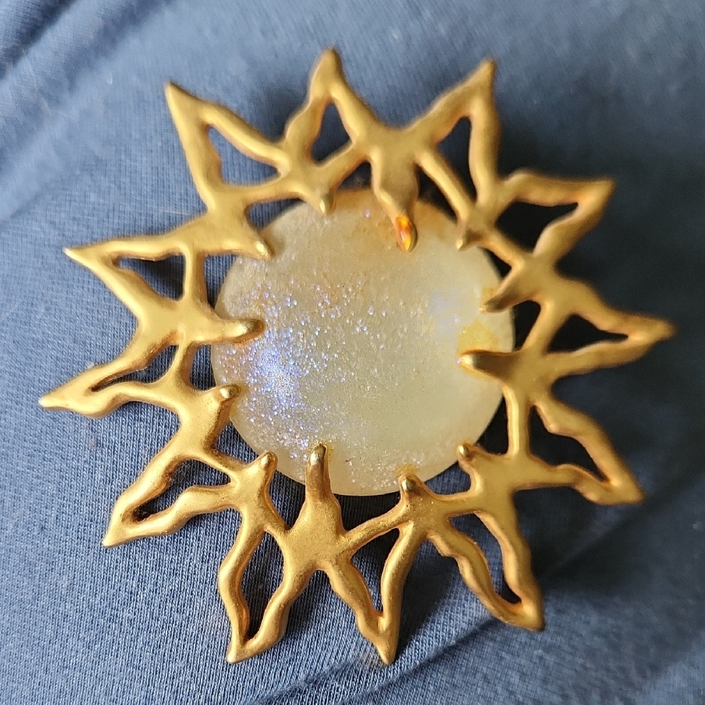 Source Unknown Gold and Cream Brooch